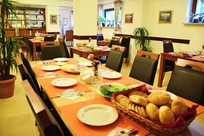 Free daily buffet breakfast  - Willa Halka (Zakopane)