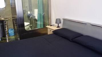 イタリアのフレッテ製シーツ、高級寝具、羽毛の掛け布団、セレクト コンフォート製ベッド