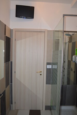 Comfort Quadruple Room, Multiple Beds, Non Smoking, City View | Bathroom amenities | Shower, rainfall showerhead, hair dryer, towels - Hotel Torvaianica (Pomezia)