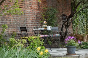 Terrace/patio - Bramwood Guest House (Pickering)