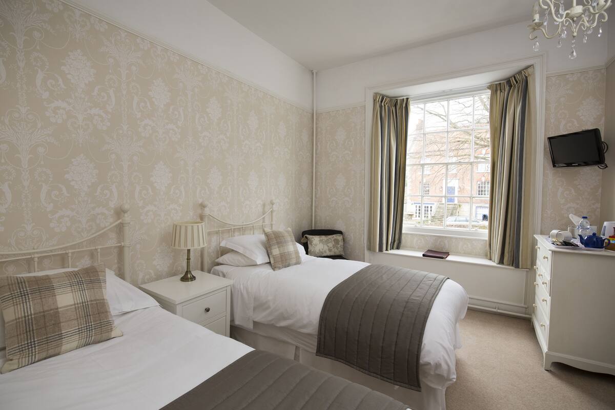 Twin Room | Premium bedding, free WiFi, bed sheets