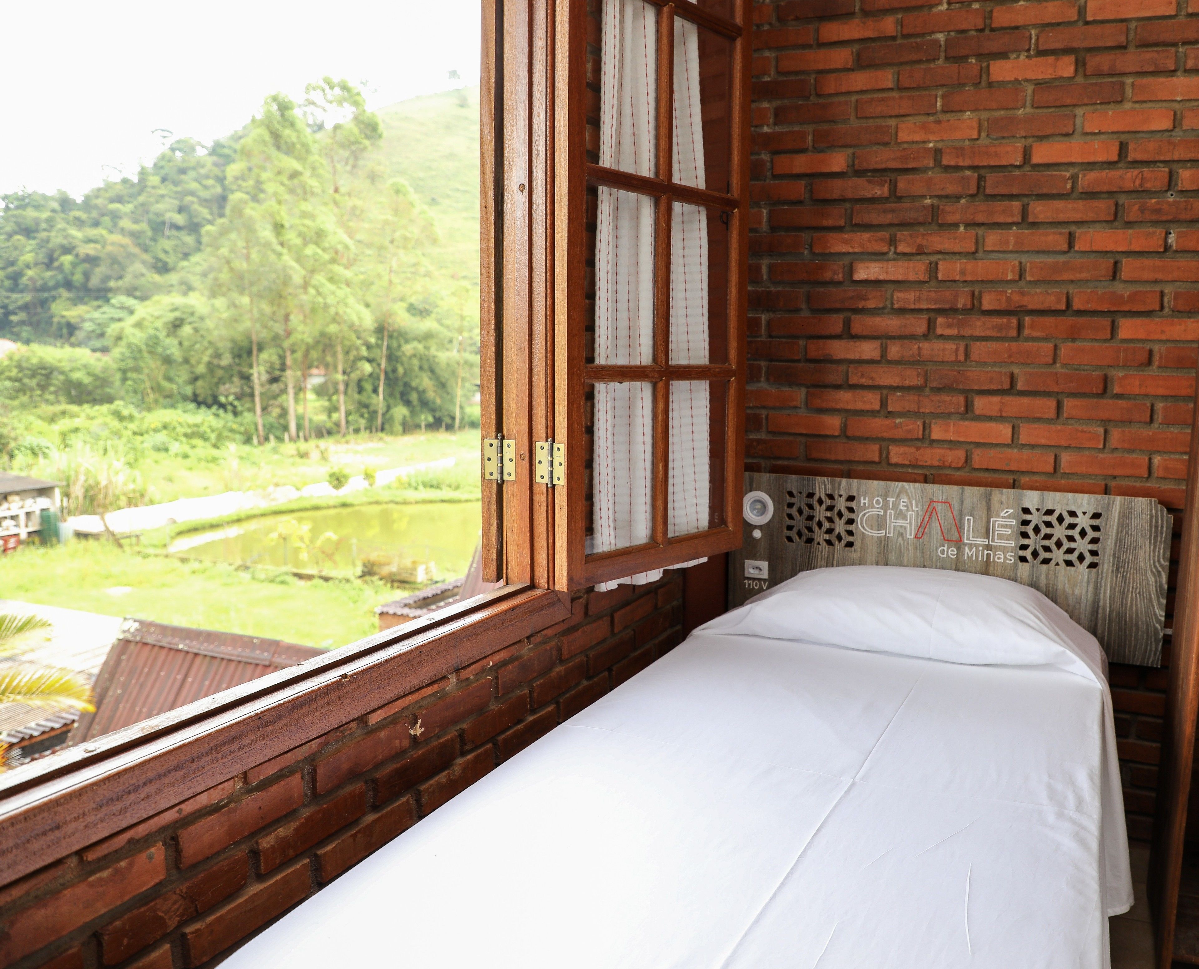 Minibar, iron/ironing board, free WiFi, bed sheets