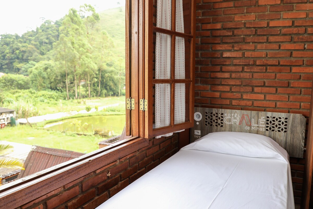Minibar, iron/ironing board, free WiFi, bed sheets