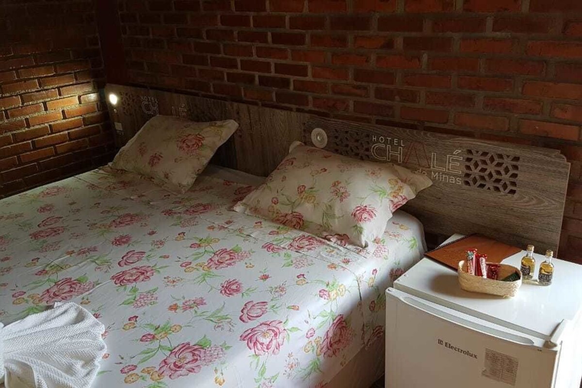 Standard Double Room, Accessible | Minibar, iron/ironing board, free WiFi, bed sheets