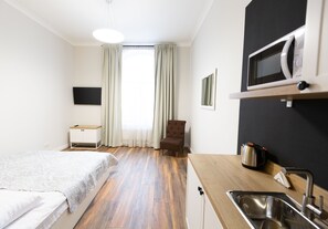 Chambre Supérieure, 1 grand lit 1 place, non-fumeur, vue ville