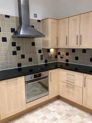 Apartment, 2 Bedrooms | Private kitchenette | Fridge, microwave, oven, stovetop - Bootham Terrace (York)