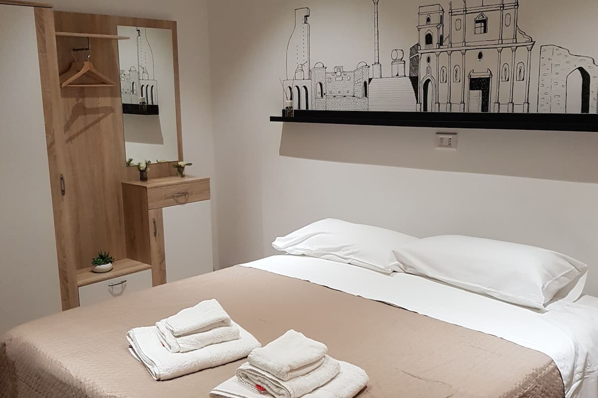 Deluxe kamer, 1 twee- of 2 eenpersoonsbedden | Gratis babybedden, gratis wifi, beddengoed
