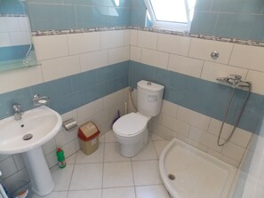 Apartment, Balcony | Bathroom