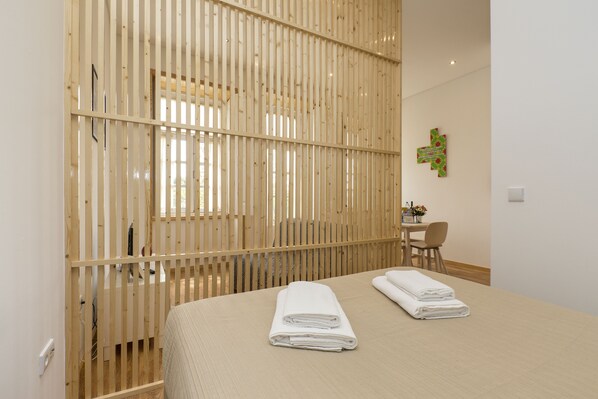 Panoramic Studio, River View (1st Floor) | 1 bedroom, blackout drapes, soundproofing, iron/ironing board - Fontainhas River Residence (Porto)