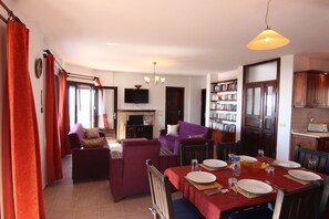 Villa | Dineren in de kamer