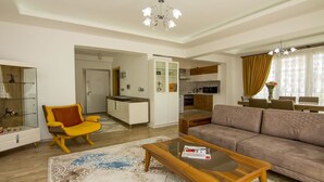 Villa - 4 soveværelser | Opholdsområde | Fladskærms-tv