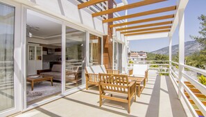 Villa, 4 slaapkamers | Balkon