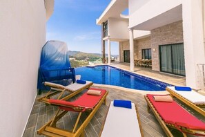 Villa, 5 Bedrooms | Terrace/patio