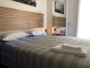 In-room safe, individually decorated, individually furnished, desk - At 9 (Segrate)