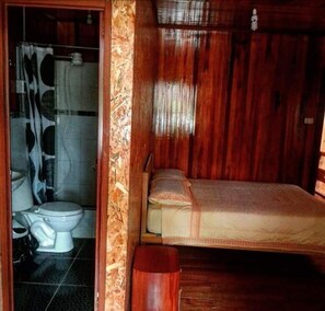 Traditional Cottage, Berbilang Katil, Non Smoking, Mountain View | Bilik Mandi | Pancuran mandi, hulu semburan mandi hujan