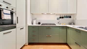 Apartment, 1 Bedroom | Private kitchen | Full-sized fridge, microwave, oven, stovetop