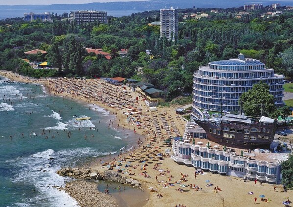 A beach resort with multiple buildings, including a large circular structure with balconies and a ship-shaped building. - Sirius Beach Hotel & SPA (Varna)