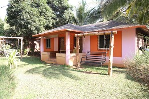 Casa de campo Grand, 1 cama matrimonial, vista al parque, en el área del jardín | Edredón, camas con pillow-top y caja de seguridad en la habitación