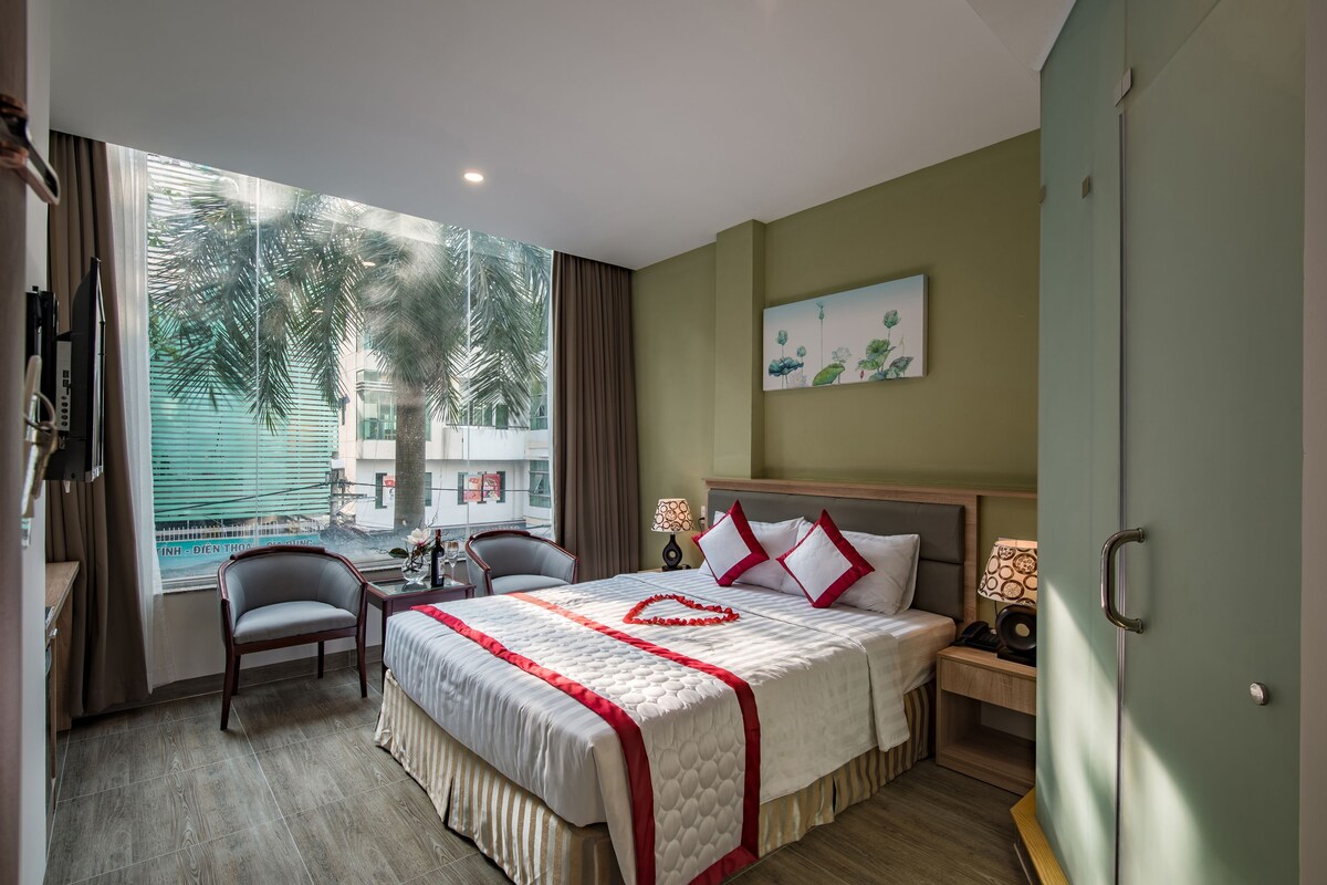 Minibar, desk, free WiFi, bed sheets