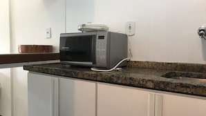 Comfort Apartment, 1 Double Bed, Non Smoking, Pool View | Private kitchen | Fridge, microwave, oven, cookware/dishes/utensils - Apart Ondina 341 (Salvador)