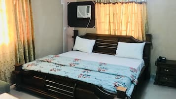 Deluxe Room, 1 Queen Bed, Non Smoking | Minibar, in-room safe, individually decorated, bed sheets