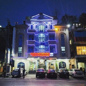 住宿正面 (夜晚)