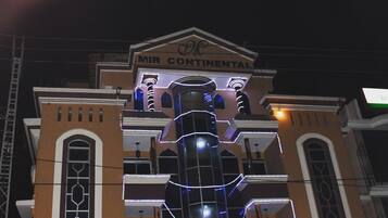 Façade de lâhĂ©bergement - soirĂ©e/nuit