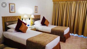 Room service – dining - Mir Continental Hotel (Muzaffarabad)