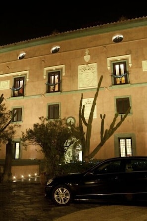 Façade de l’hébergement - soirée/nuit