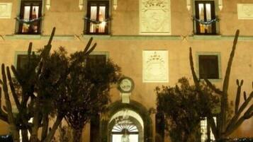 Fassade der Unterkunft – Abend/Nacht