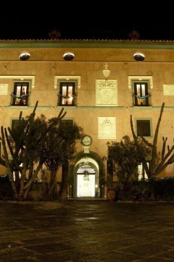 Façade de l’hébergement - soirée/nuit