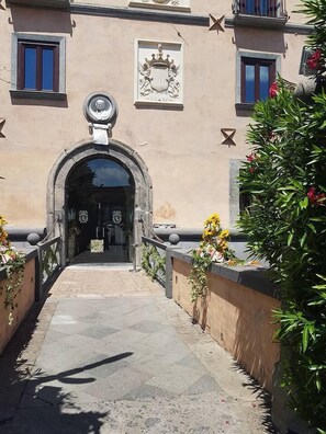 Entrada al alojamiento