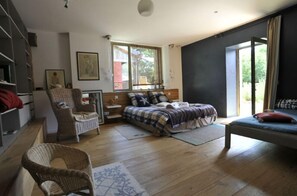 Free cots/infant beds, free WiFi, bed sheets, wheelchair access - Chambres d'hôtes les Perrettes (Chateau-Gontier)