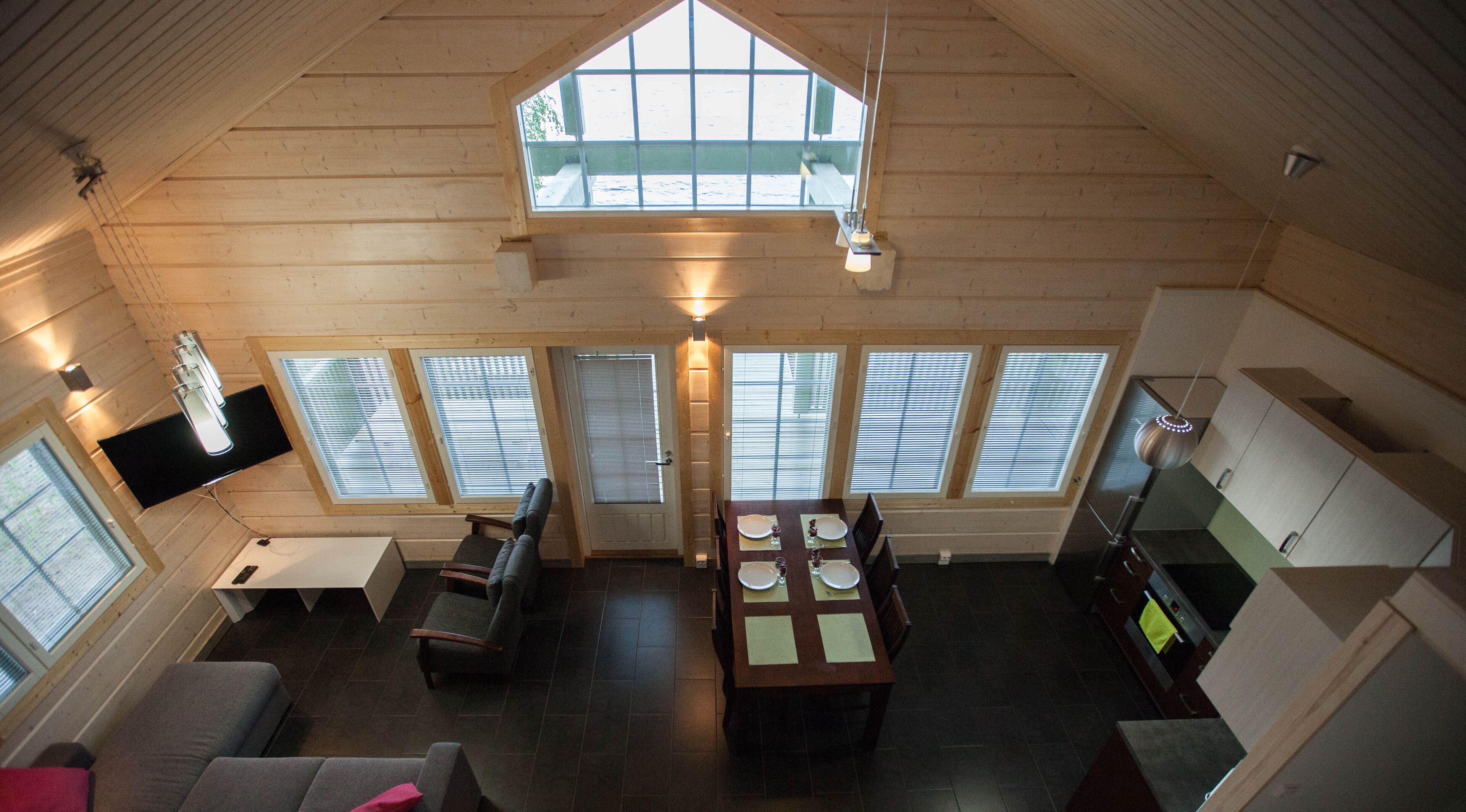 Flat-screen TV, fireplace, heated floors