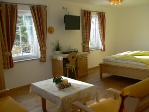 1 Schlafzimmer, Schreibtisch, schallisolierte Zimmer, Zustellbetten