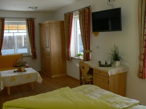 1 bedroom, desk, soundproofing, rollaway beds - Gasthof Engel (Bad Wurzach)