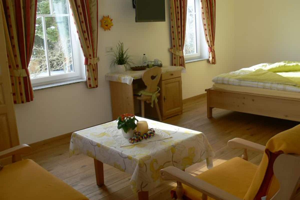 Traditional Double Room, Non Smoking, Private Bathroom | 1 bedroom, desk, soundproofing, rollaway beds
