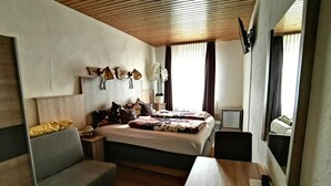 Double Room, Non Smoking | Desk, blackout drapes, rollaway beds (surcharge), WiFi (free) - Gasthof Schwarzer Adler (Nabburg)