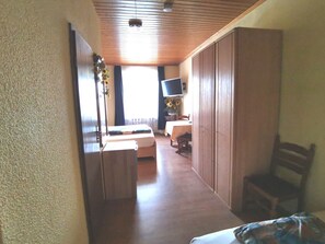 Quarto família, para não fumantes | Escrivaninha, cortinas blackout, camas extras/dobráveis (sobretaxa)