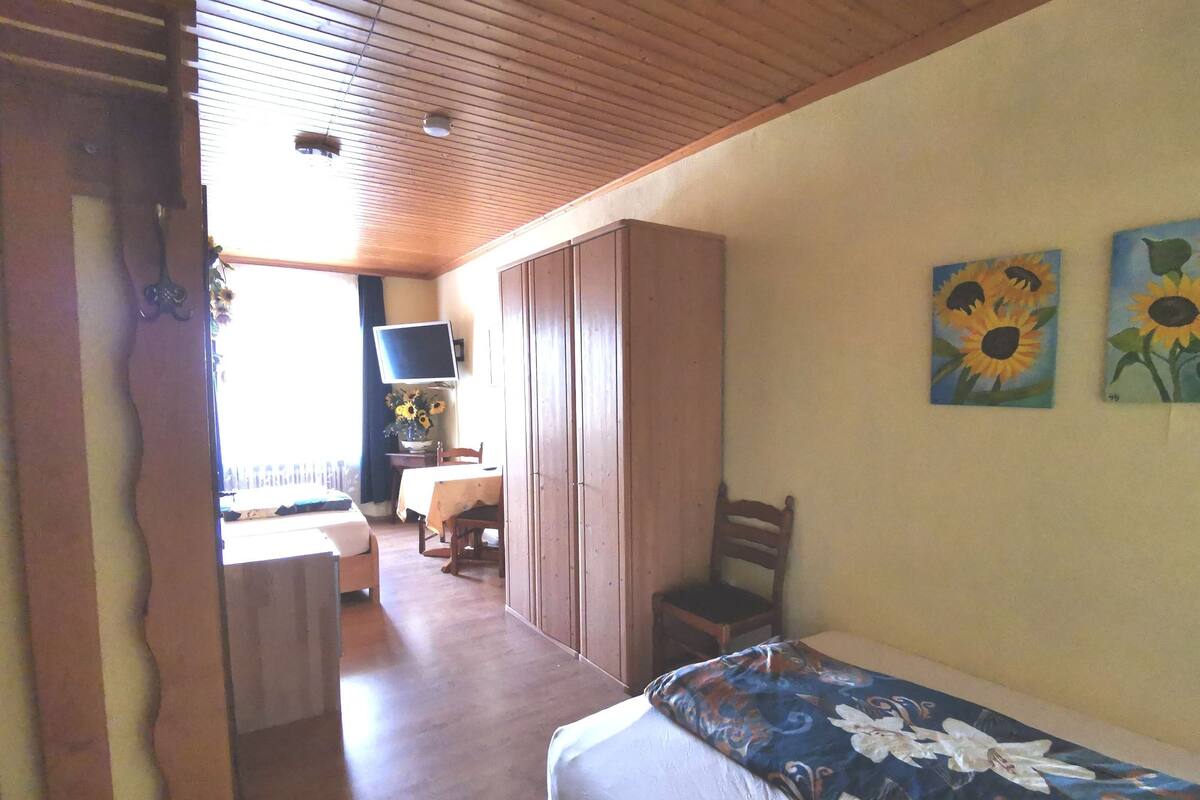 Family Room, Non Smoking | Desk, blackout drapes, rollaway beds (surcharge), WiFi (free)