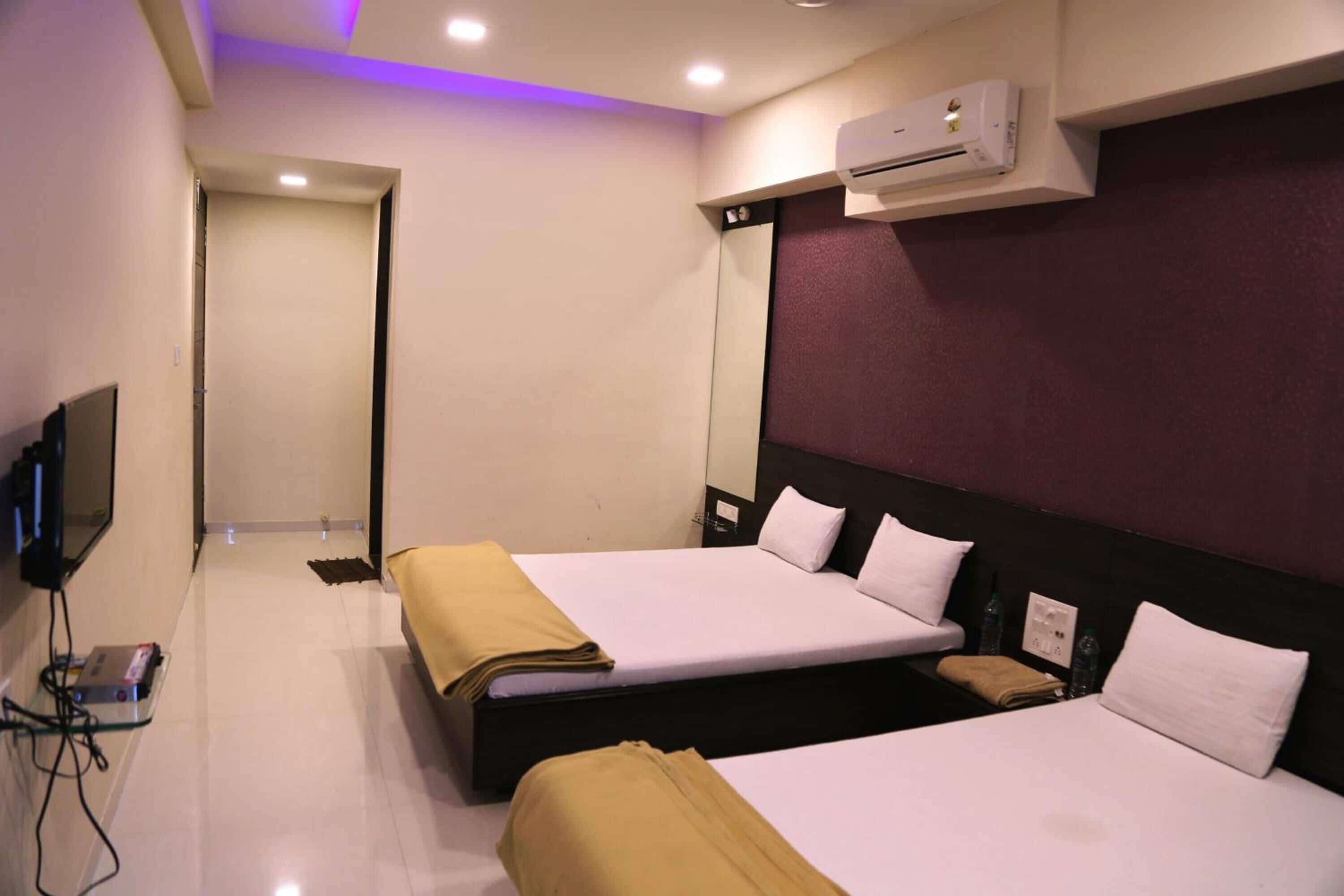 hypo-allergenic bedding, in-room safe, blackout curtains, soundproofing