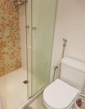 Comfort Apartment, 1 Double Bed, Non Smoking, Beach View | Bathroom