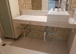 Bathroom sink - Apart Ondina 333 (Salvador)
