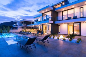 Fassade der Unterkunft – Abend/Nacht