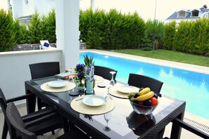 Villa, 4 Bedrooms | Terrace/patio