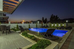 Außenpool, Liegestühle