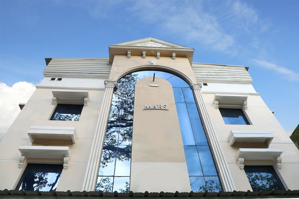 Deluxe Hotel