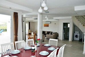 Villa, 4 Bedrooms | In-room dining - Villa Koru (Kas)
