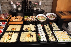 每日供應吃到飽早餐 (每人 PLN40)