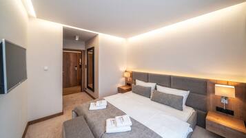 開放式客房 | 房內夾萬、隔音、摺床/加床 (收費)、免費 Wi-Fi